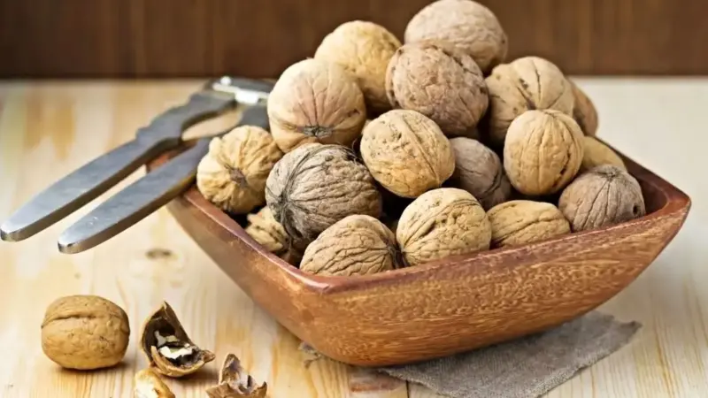 رازی که دکترها دوست دارند شما بدانید / خواص خوردن گردو در شب