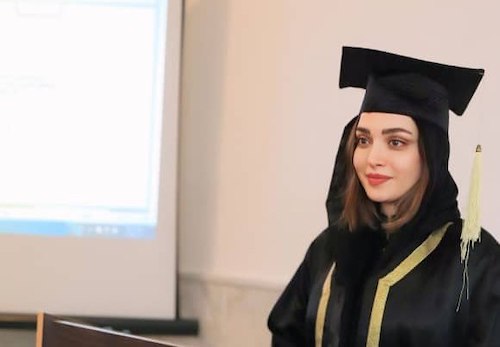 استایل فارغ‌التحصیلی بهنوش طباطبایی