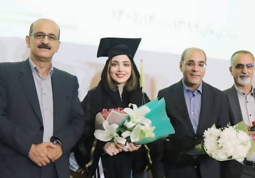 استایل فارغ‌التحصیلی بهنوش طباطبایی