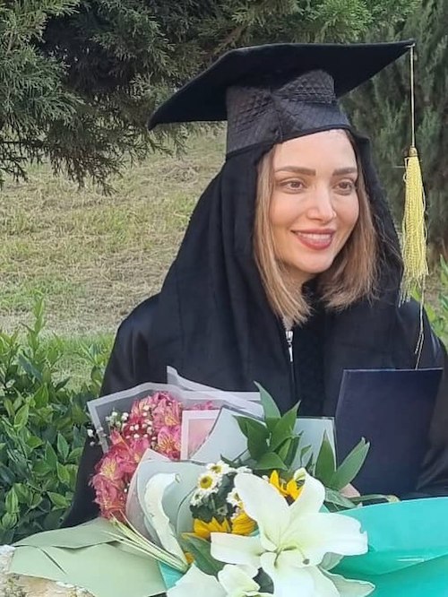 استایل فارغ‌التحصیلی بهنوش طباطبایی