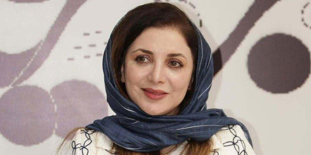 عکس| استایل شیک رویا میرعلمی در کنار عطاران / ژست بازیگر سریال «لیسانسه‌ها» با ظاهری شیک - تصویر شاخص