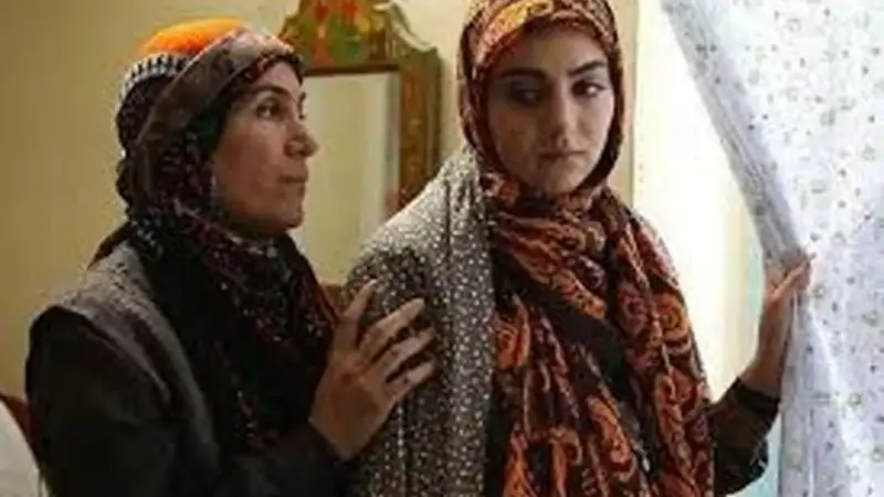 عکس| سفر زمان؛ عکس یادگاری مهشید جوادی و ناصر هاشمی در پشت‌صحنه سریال «آنام»