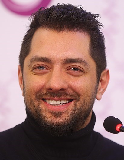 عکس| تفریح لاکچری بهرام رادان خارج از کشور ؛ دیدار جالب بهرام رادان و یک کانگورو در استرالیا - تصویر شاخص