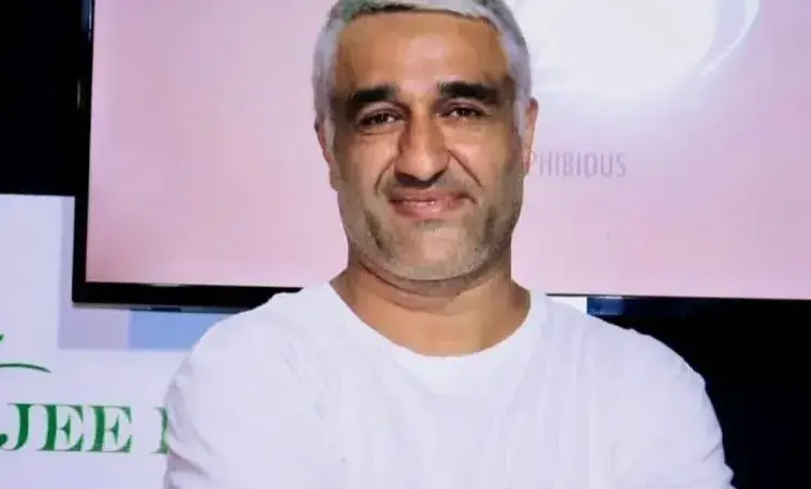 پژمان جمشیدی به ایران بازگشت/ منتظر دفاع جانانه آقای بازیگر باشید