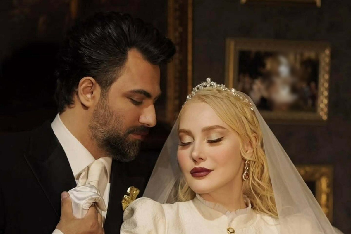 عکس قدیمی از تازه عروس سینما در کنار لیندا کیانی و مادرش؛ سال 95 - تصویر شاخص