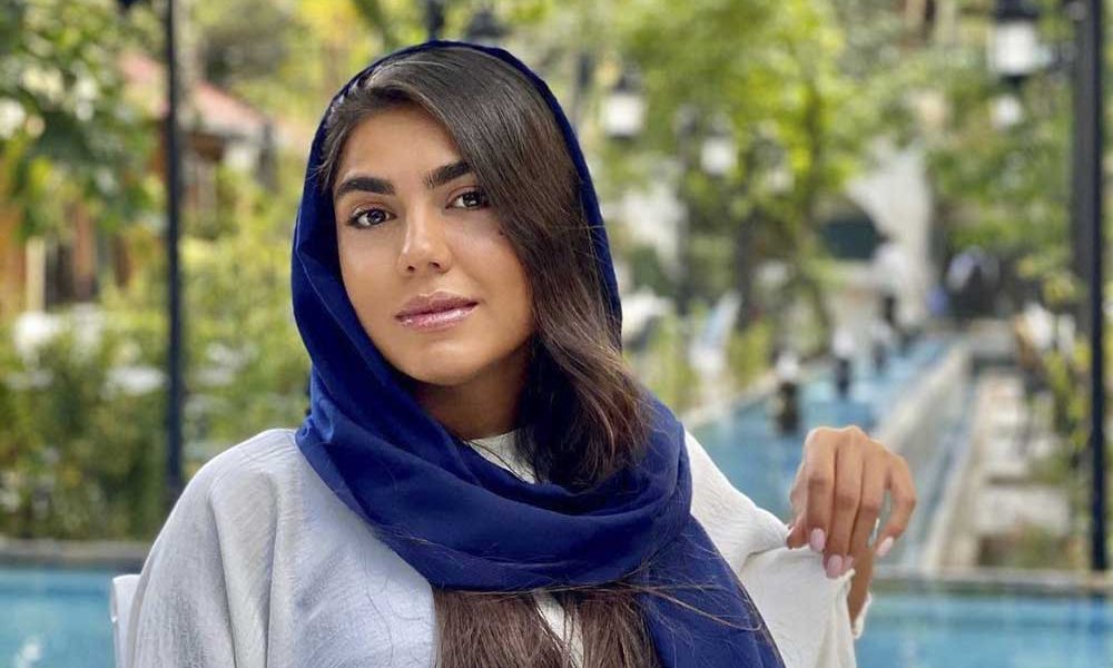 استایل فوتبالیستی آزاده زارعی؛ خانم بازیگر با هر لباسی جذابه! - تصویر شاخص