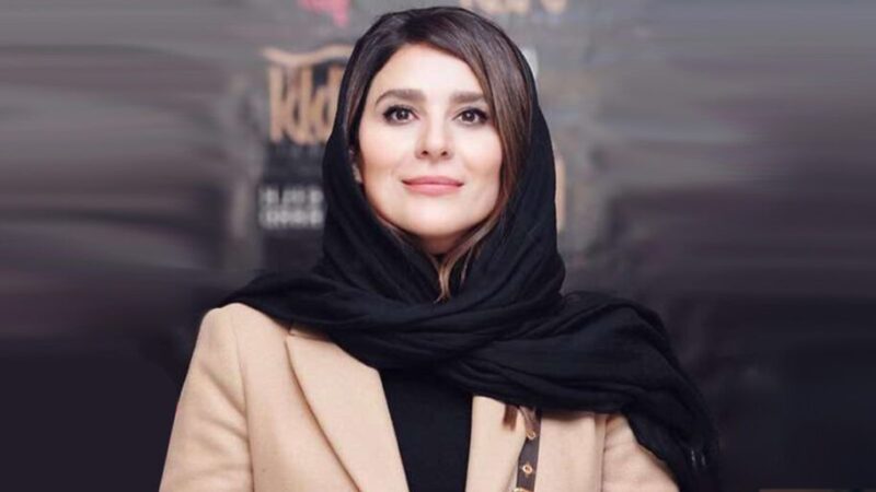 سحر دولتشاهی با پوششی به سبک ایران باستان؛ دسبندهای بزرگی که در دوره هخامنشیان مد بود