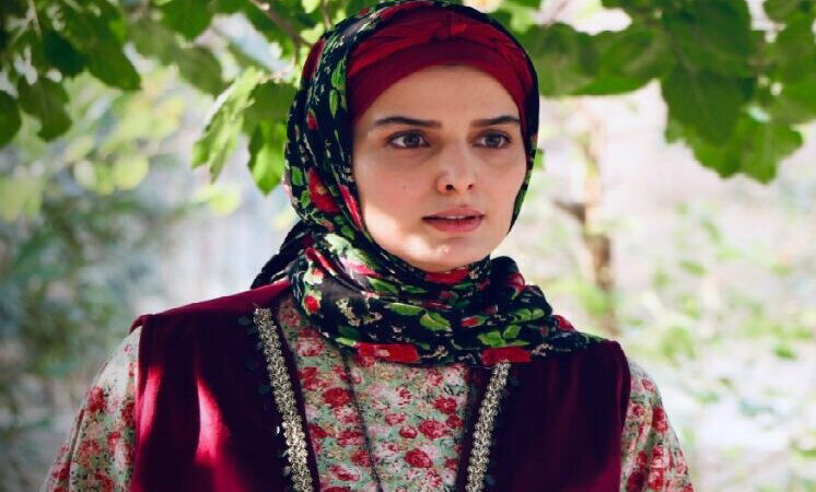 عکس| استایل رسمی و شیک غزاله اکرمی در اکران «شاه نقش»؛ خانم بازیگر نگاه ها را خیره کرد