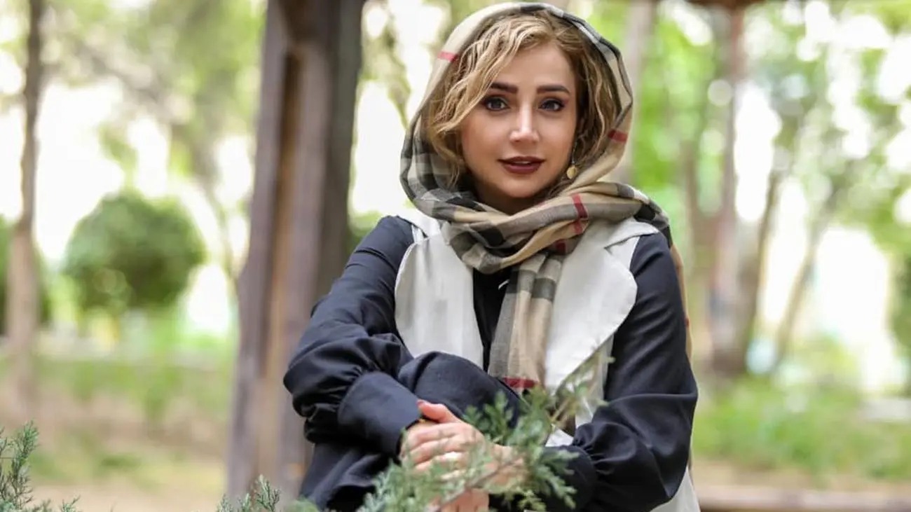 شبنم قلی خانی با لباسی متفاوت در دوران جوانی؛ چهره نچرال و بدون عمل خانم بازیگر لو رفت - تصویر شاخص