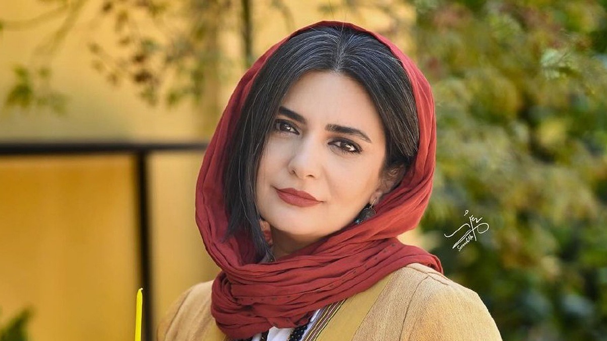تولد رنگی رنگی لیندا کیانی؛ ترگیب گل و کیک توت فرنگی چقدر بامزه شده - تصویر شاخص