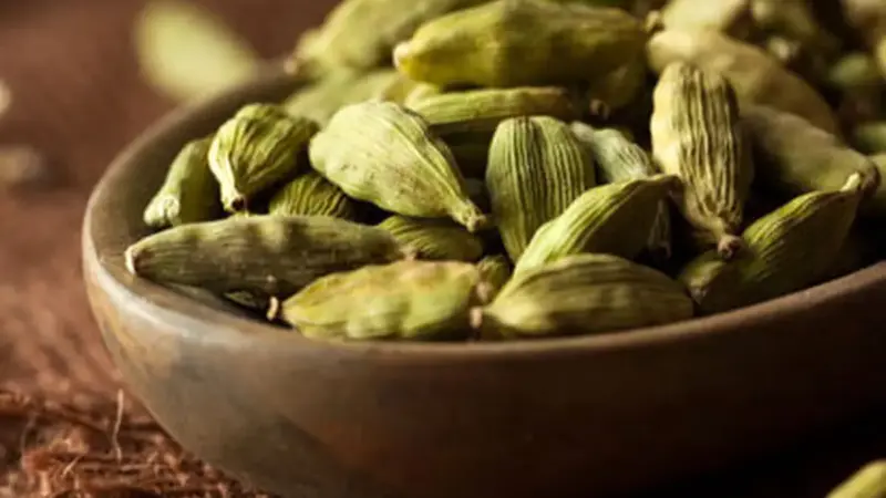 این خوشبوکننده طبیعی زمستانی را صبحها با معده خالی بخورید و معجزه سلامتیاش را ببینید!