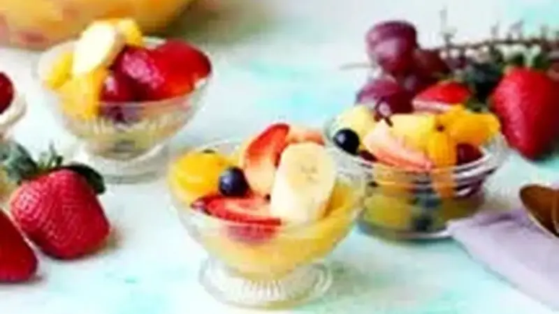 طرز تهیه دسر میوه ای سه سوته برای شب چله