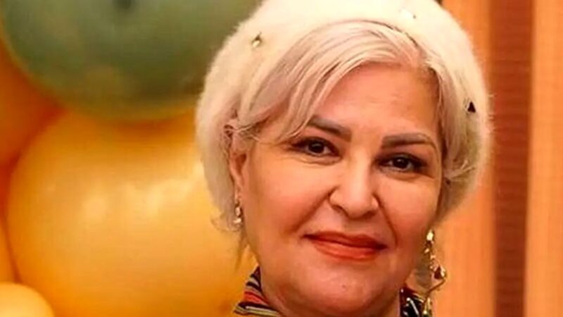 عکس| سفر در زمان ؛ چهره جوانِ اکرم محمدی در جشن تولد منوچهر نوذری سال ۱۳۷۳؛ چقدر زیبا بود خانم بازیگر