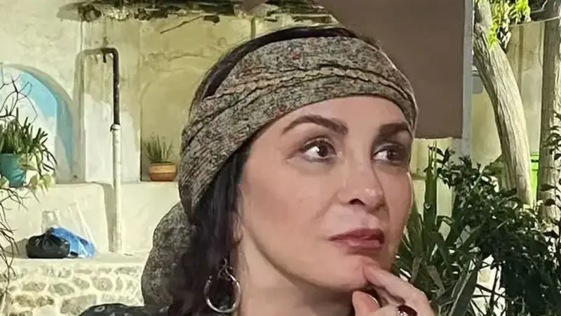 عکس| سفر به سال ۶۵ با عکس نایاب «افسانه بایگان» در ۲۵ سالگی کنار «فخری خوروش»!