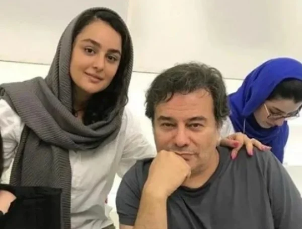 عکس بامزه‌ای که از خانواده پیمان قاسمخانی ؛ دختر کوچولو میترا ابراهیمی و پیمان قاسمخانی چقدر بامزه شده - تصویر شاخص
