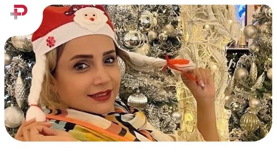 شبنم قلی خانی یار همیشگی کت؛ استایل جذاب خانم بازیگر در کریسمس خارج کشور / دکور شیک با گوزن‌های چراغی و درخت چند متری - تصویر شاخص
