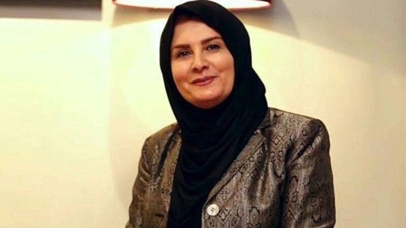 عکس| تغییر چهره گیتی خامنه ( مجری محبوب دهه 60) در دورهمی چند مجری زن صداوسیما