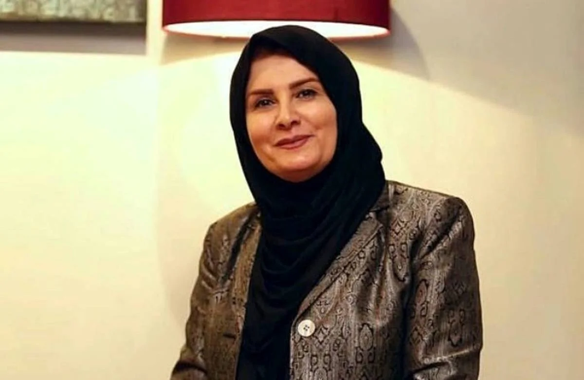 عکس| تغییر چهره گیتی خامنه ( مجری محبوب دهه 60) در دورهمی چند مجری زن صداوسیما - تصویر شاخص