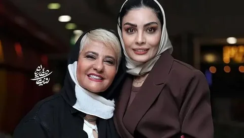 عکس | استایل خاص و زیبای صحرا اسداللهی و رابعه اسکویی در اکران فیلم «مرجان» - تصویر شاخص