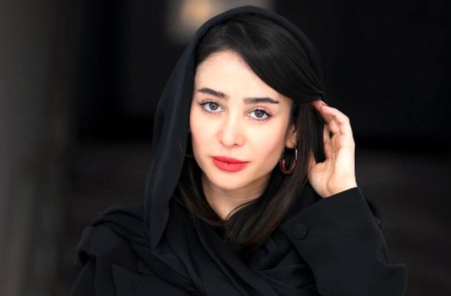 عکس | استایل خاص الناز حبیبی با عینک‌های لاکچری! - تصویر شاخص