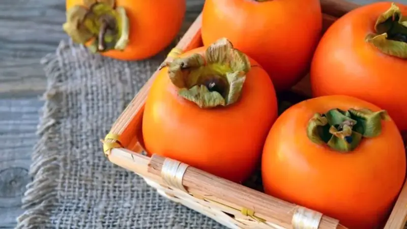 خرمالو را چطور بخوریم؟/ مضرات و فواید این میوه خوشمزه