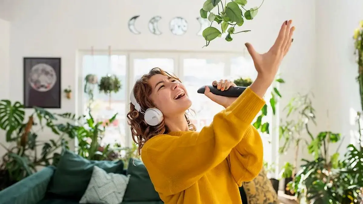 چرا آواز خواندن برای سلامتی شما مفید است؟ - تصویر شاخص