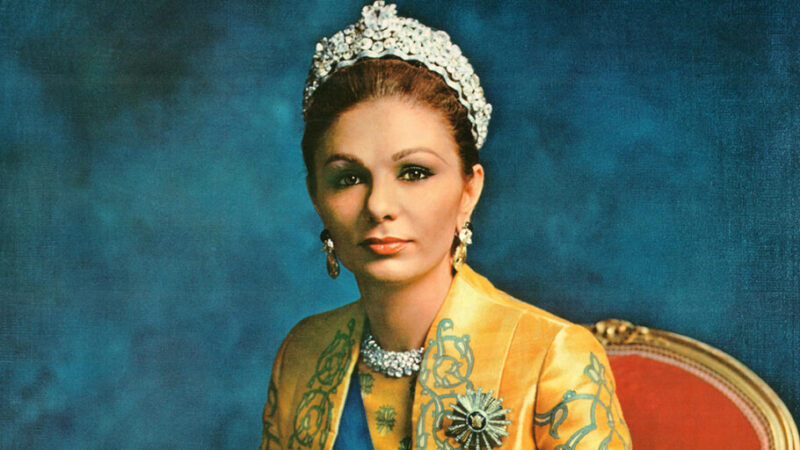 پوشش هوشمندانه فرح پهلوی در سفر تاریخی به فنلاند؛ راز شیک‌پوشی ملکه ایران در سال ۱۳۴۹