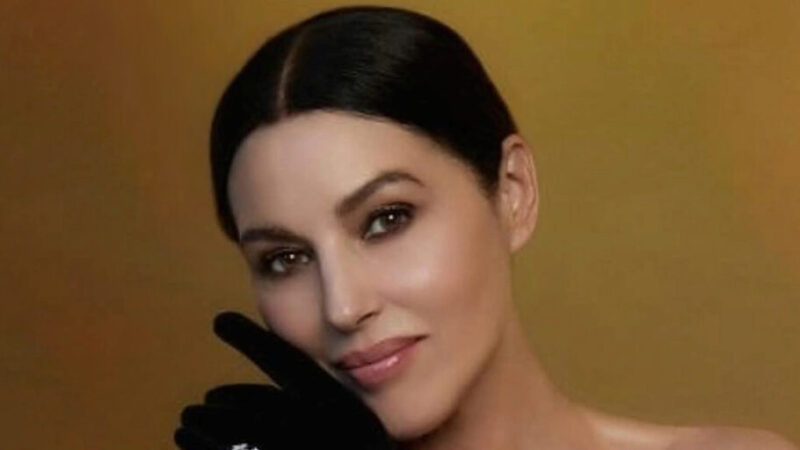 مونیکا بلوچی در ۶۱ سالگی؛ جذابیت بیانتها و استایلی که همه را مات کرده است!