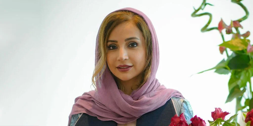 شبنم قلی‌خانی با کت دیپلمات سفید در آستانه یلدا غوغا به پا کرد! - تصویر شاخص
