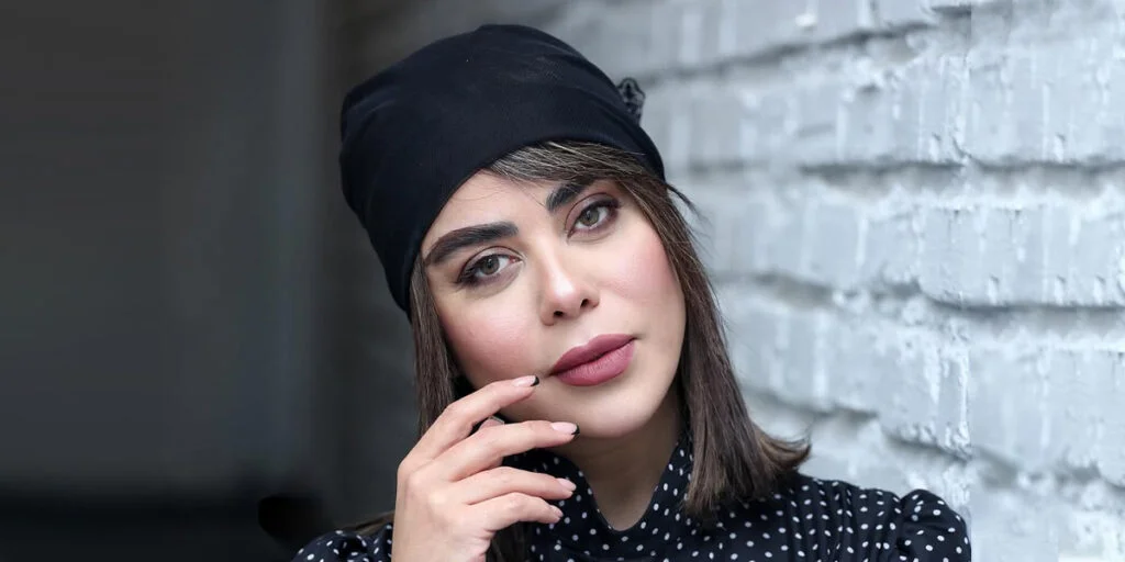 الهام اخوان با میکاپ خیره‌کننده پشت صحنه نمایش «جشن» همه را حیرت‌زده کرد! - تصویر شاخص
