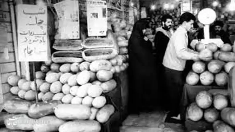 عکس| سفر در زمان؛ عکسهای جالب از بازار شب یلدای ۶۰ سال پیش! ؛ سال ۱۳۴۴
