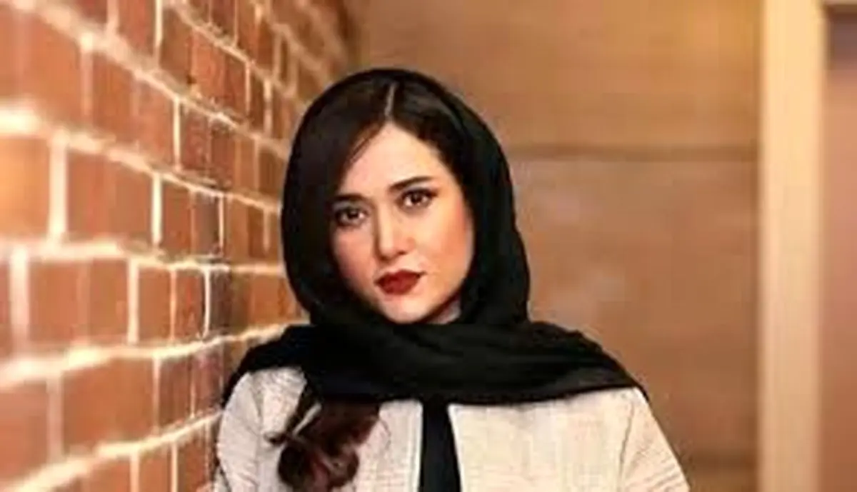 عکس| سفره خاص پریناز ایزدیار برای شب یلدا با دونه های انار - تصویر شاخص