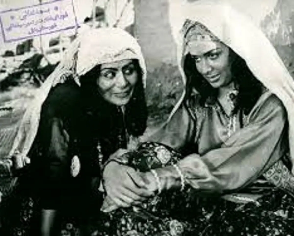 عکس| سفر در زمان؛ «شهرزاد» بازیگر قبل انقلاب در پیری و در کنار آرامگاه کوروش - تصویر شاخص