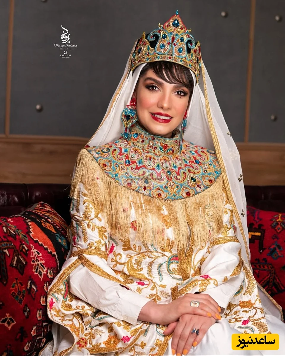 مراسم عقد الیکا عبدالرزاقی و امین زندگانی با سفره عقد نوستالژیک دهه ۸۰ و مهمان ویژه هدیه تهرانی برگزار شد - تصویر شاخص