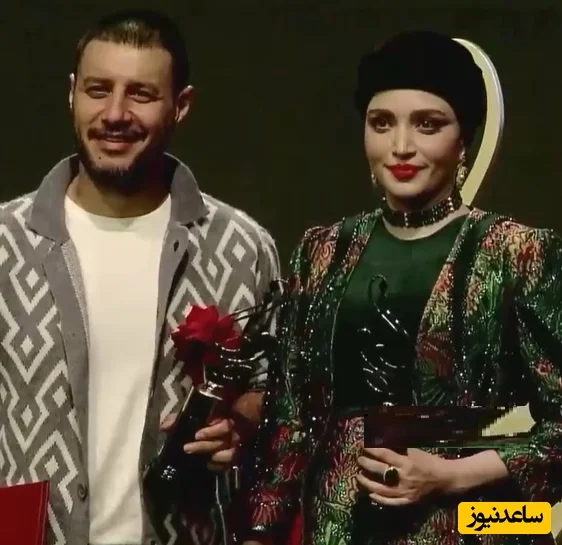 لحظه طلایی جواد عزتی در جشن حافظ؛ تقدیم تندیس بهترین بازیگر زن به بهنوش طباطبایی با پیامی ویژه برای زنان ایران - تصویر شاخص