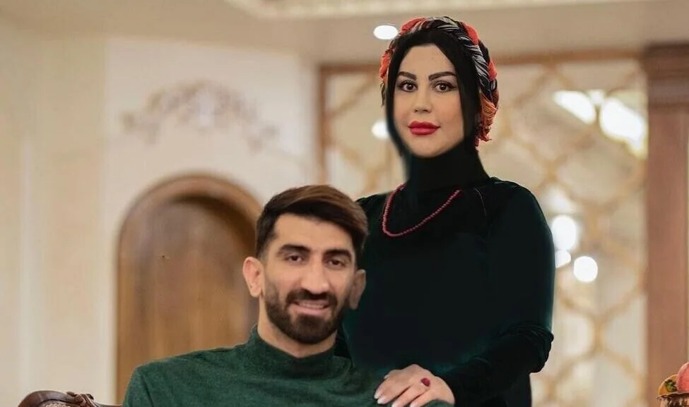 عکس| اکرم بانو و دختر علیرضا بیرانوند در ورزشگاه آزادی برای تشویق / تیپ همسر بیرو را ببینید! - تصویر شاخص