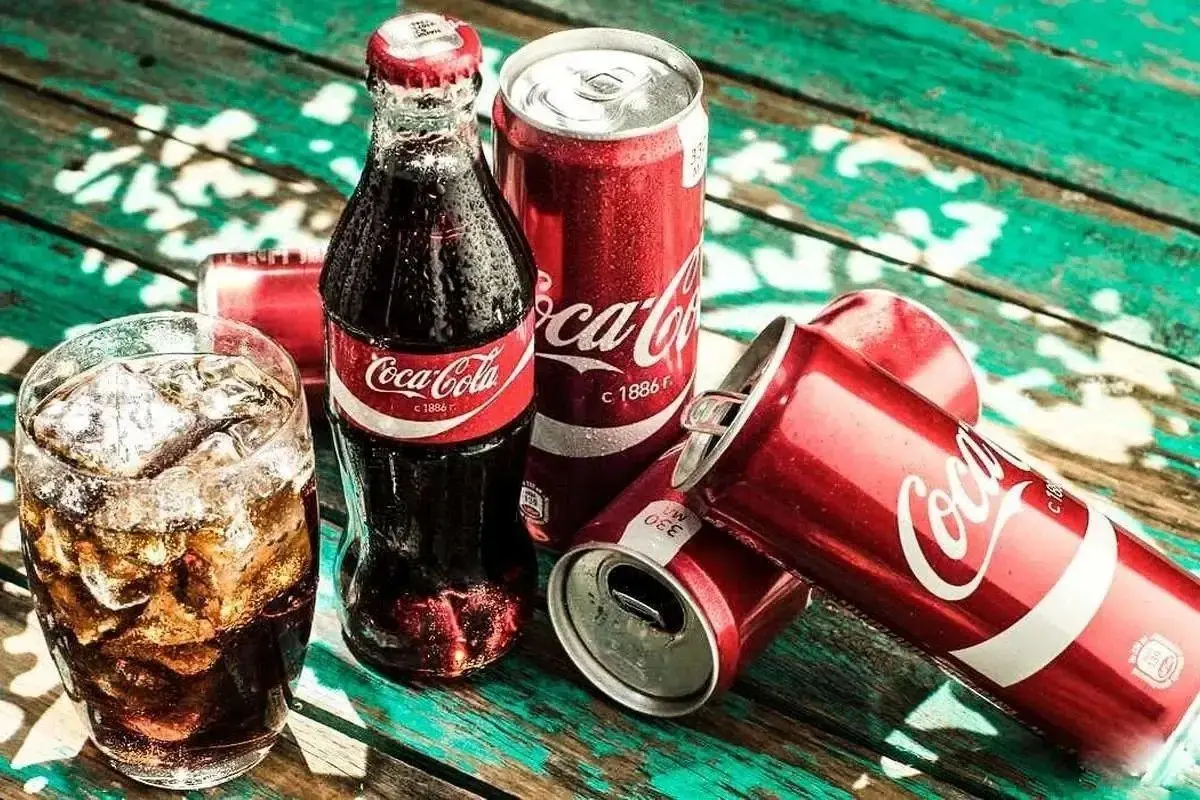 این افراد نباید نوشابه بخورند - تصویر شاخص