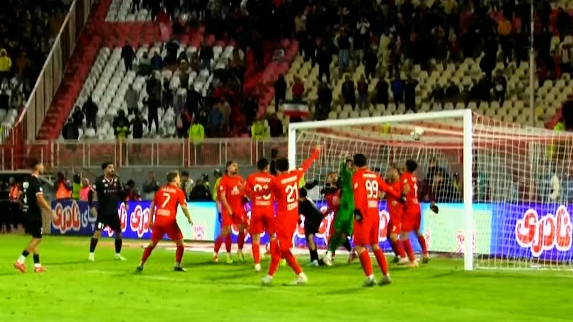 کنعانی‌زادگان منجی پرسپولیس؛ گل اول پرسپولیس به تراکتور - تصویر شاخص