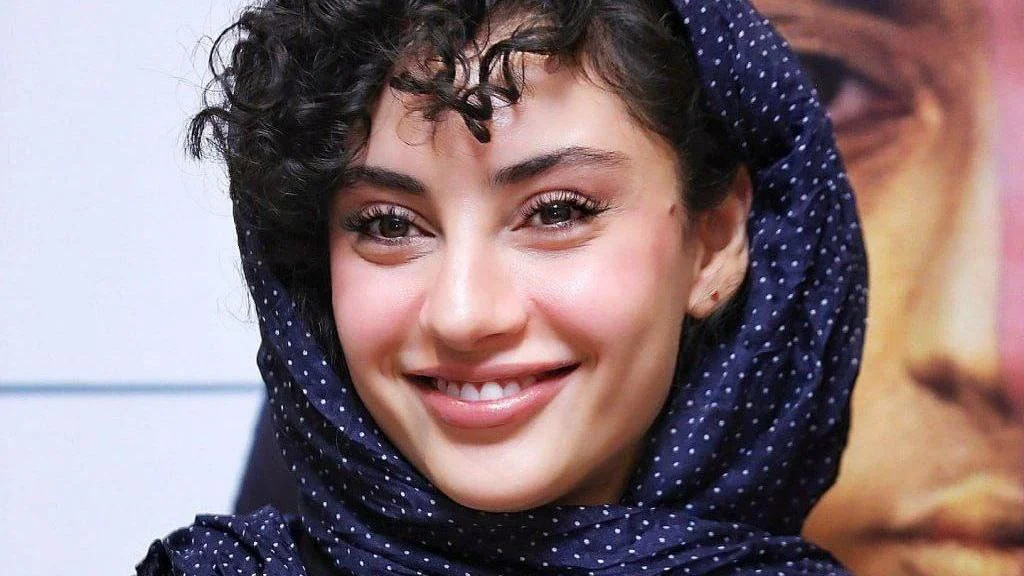 ترلان پروانه در خانه باغ رویایی‌اش؛ محبوبه بامداد خمار چه تقریحی میکنه - تصویر شاخص