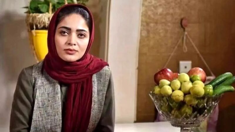 استایل زمستانی بهار سریال مانکن؛ خانم بازیگر با شال گردن پلنگی دلها رو برد