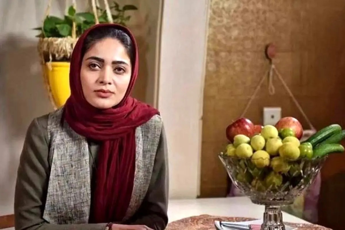استایل زمستانی‌ بهار سریال مانکن؛ خانم بازیگر با شال گردن پلنگی دل‌ها رو برد - تصویر شاخص