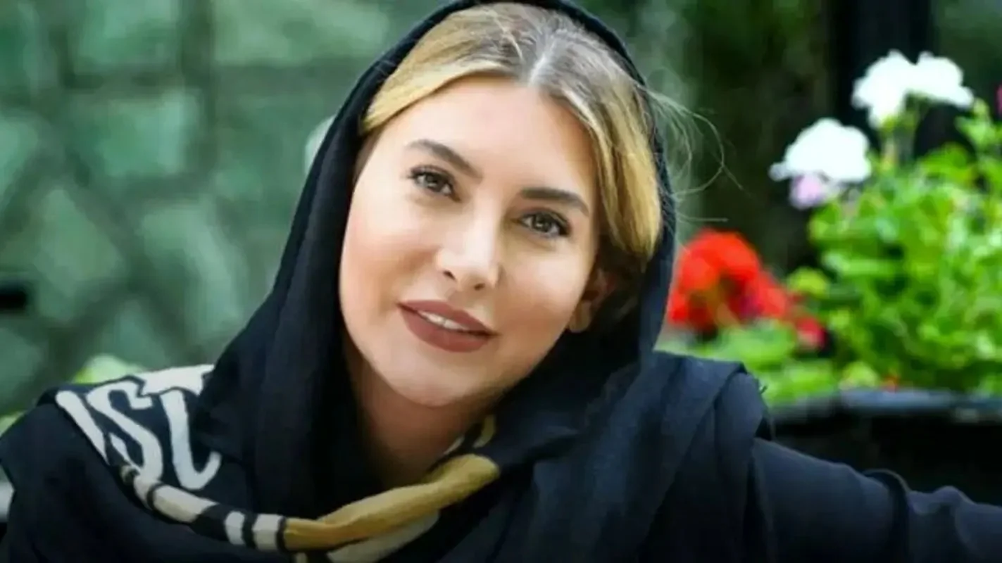 چهره سرحال فریبا نادری پس روز کاری سخت؛ خانه شیک خانم بازیگر چقدر زیباست! - تصویر شاخص