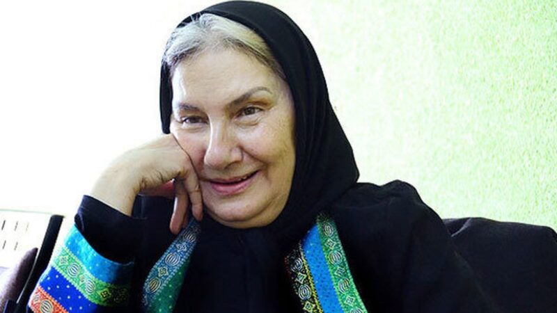 عکس| اولین نقش سینمایی مهلقا خانمِ «نون خ» ( فریده سپاه منصور) در کنار مهرانه مهینترابی