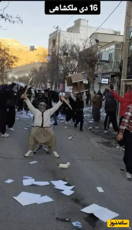 آشوب در ملک‌شاهی ایلام؛ تخریب بانک‌ها پس از مراسم تشییع جنجالی! - تصویر شاخص