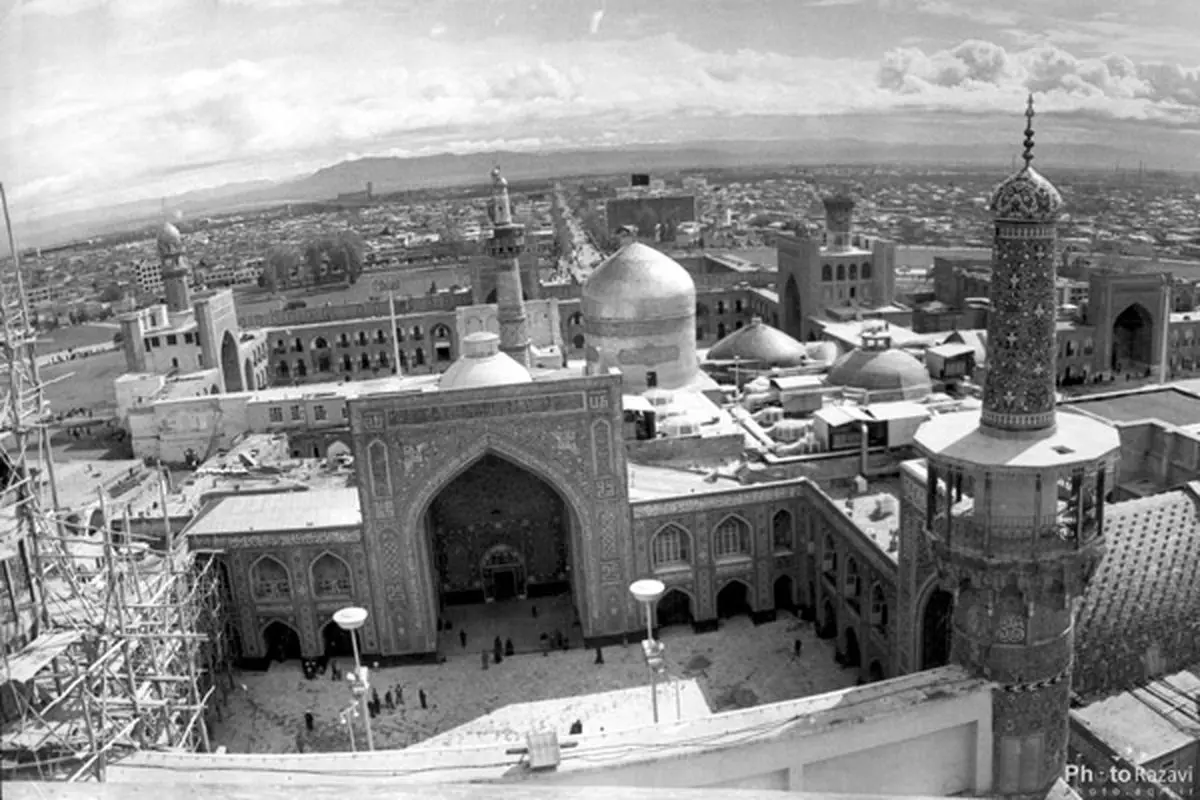 تصویری نادر و جذاب از حرم امام رضا(ع) ۱۶۰ سال پیش که تاکنون ندیده‌اید! - تصویر شاخص