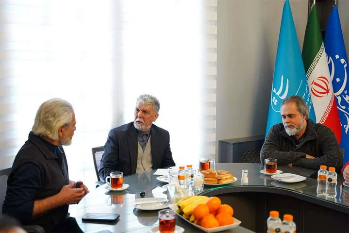 وزیر ارشاد از دبیرخانه فیلم فجر بازدید کرد؛ مخابره سیگنال‌ مهم به دنیا - تصویر شاخص