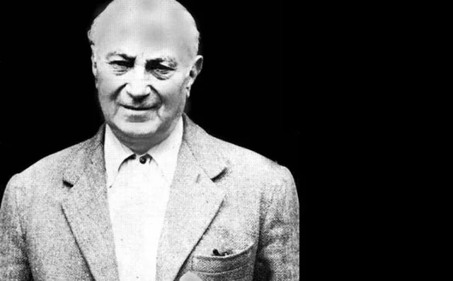 نویسندهای که انتقاد و طنز ویژگی کارش بود