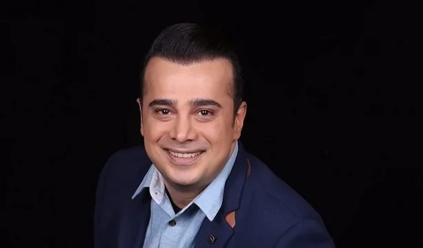 عکس صمیمی سپند امیرسلیمانی و فرزاد حسنی در رستوران نیلوفر خوش‌خلق کنار همسر امین حیایی - تصویر شاخص