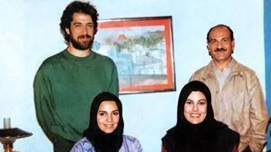 مریم یه جوری فرهاد و نگاه می کنه انگار زنشه؛ الهام پاوه‌نژاد از سانسورهای عجیب «همسران» می‌گوید! - تصویر شاخص