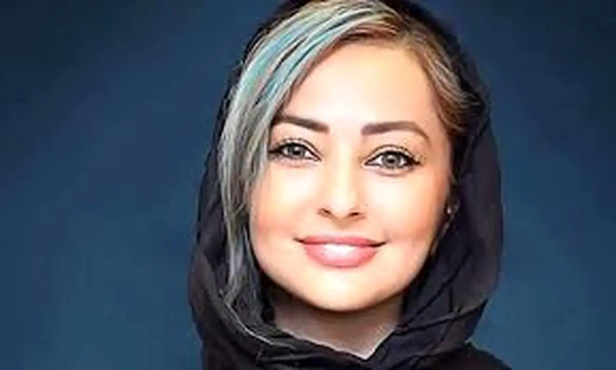 عکس| سفر در زمان؛ «نفیسه روشن» با چادر در حرم امام رضا (ع)؛ سال 93 - تصویر شاخص